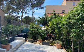 Logement entier T2 climatisé, parking gratuit, jardin, plage à 2min à pied
